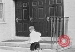 Immagine di I bambini della scuola entrano nelle scuole New York City USA, 1929, secondo 19 filmato di repertorio 65675052211