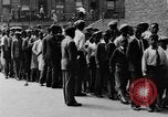Immagine di I bambini della scuola entrano nelle scuole New York City USA, 1929, secondo 34 filmato di repertorio 65675052211
