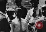 Immagine di I bambini della scuola entrano nelle scuole New York City USA, 1929, secondo 41 filmato di repertorio 65675052211