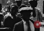 Immagine di I bambini della scuola entrano nelle scuole New York City USA, 1929, secondo 43 filmato di repertorio 65675052211