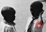 Immagine di I bambini della scuola entrano nelle scuole New York City USA, 1929, secondo 54 filmato di repertorio 65675052211