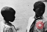 Immagine di I bambini della scuola entrano nelle scuole New York City USA, 1929, secondo 56 filmato di repertorio 65675052211