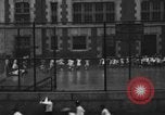 Immagine di I bambini della scuola entrano nelle scuole New York City USA, 1929, secondo 57 filmato di repertorio 65675052211