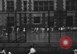 Immagine di I bambini della scuola entrano nelle scuole New York City USA, 1929, secondo 58 filmato di repertorio 65675052211