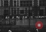 Immagine di I bambini della scuola entrano nelle scuole New York City USA, 1929, secondo 60 filmato di repertorio 65675052211
