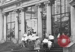 Immagine di I bambini della scuola entrano nelle scuole New York City USA, 1929, secondo 62 filmato di repertorio 65675052211