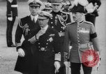 Standbild König Edward VIII übergibt Thron London England Vereinigtes Königreich, 1936, aus Sekunde 14 historischem Filmmaterial Videoclip 65675052222