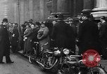 Standbild König Edward VIII übergibt Thron London England Vereinigtes Königreich, 1936, aus Sekunde 27 historischem Filmmaterial Videoclip 65675052222