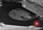 Standbild Plattenspieler Kabel Foto system United States USA, 1936, aus Sekunde 18 historischem Filmmaterial Videoclip 65675052224