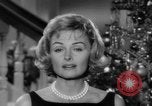 Immagine di Donna Reed e legami di risparmio United States USA, 1961, secondo 17 filmato di repertorio 65675052225