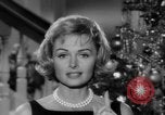 Immagine di Donna Reed e legami di risparmio United States USA, 1961, secondo 19 filmato di repertorio 65675052225