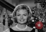 Immagine di Donna Reed e legami di risparmio United States USA, 1961, secondo 21 filmato di repertorio 65675052225