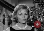Immagine di Donna Reed e legami di risparmio United States USA, 1961, secondo 24 filmato di repertorio 65675052225