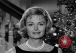 Immagine di Donna Reed e legami di risparmio United States USA, 1961, secondo 30 filmato di repertorio 65675052225