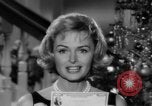 Immagine di Donna Reed e legami di risparmio United States USA, 1961, secondo 32 filmato di repertorio 65675052225
