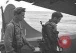 Standbild US Army Piloten fliegen Stinson L-5 Sentinal Flugzeug Palawan Philippinen, 1945, aus Sekunde 3 historischem Filmmaterial Videoclip 65675052254