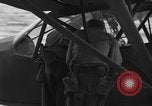 Standbild US Army Piloten fliegen Stinson L-5 Sentinal Flugzeug Palawan Philippinen, 1945, aus Sekunde 9 historischem Filmmaterial Videoclip 65675052254