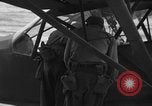 Standbild US Army Piloten fliegen Stinson L-5 Sentinal Flugzeug Palawan Philippinen, 1945, aus Sekunde 10 historischem Filmmaterial Videoclip 65675052254