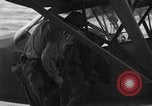 Standbild US Army Piloten fliegen Stinson L-5 Sentinal Flugzeug Palawan Philippinen, 1945, aus Sekunde 13 historischem Filmmaterial Videoclip 65675052254