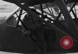 Standbild US Army Piloten fliegen Stinson L-5 Sentinal Flugzeug Palawan Philippinen, 1945, aus Sekunde 17 historischem Filmmaterial Videoclip 65675052254