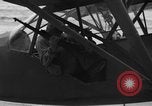 Standbild US Army Piloten fliegen Stinson L-5 Sentinal Flugzeug Palawan Philippinen, 1945, aus Sekunde 18 historischem Filmmaterial Videoclip 65675052254