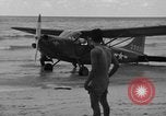 Standbild US Army Piloten fliegen Stinson L-5 Sentinal Flugzeug Palawan Philippinen, 1945, aus Sekunde 23 historischem Filmmaterial Videoclip 65675052254