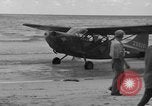 Standbild US Army Piloten fliegen Stinson L-5 Sentinal Flugzeug Palawan Philippinen, 1945, aus Sekunde 27 historischem Filmmaterial Videoclip 65675052254