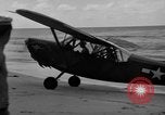 Standbild US Army Piloten fliegen Stinson L-5 Sentinal Flugzeug Palawan Philippinen, 1945, aus Sekunde 29 historischem Filmmaterial Videoclip 65675052254