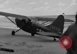 Standbild US Army Piloten fliegen Stinson L-5 Sentinal Flugzeug Palawan Philippinen, 1945, aus Sekunde 31 historischem Filmmaterial Videoclip 65675052254