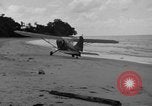 Standbild US Army Piloten fliegen Stinson L-5 Sentinal Flugzeug Palawan Philippinen, 1945, aus Sekunde 36 historischem Filmmaterial Videoclip 65675052254