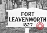Immagine di Stati Uniti ufficiali Fort Leavenworth Kansas USA, 1947, secondo 3 filmato di repertorio 65675052258
