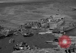 Standbild Caterpillar Tractor Kiska Aleutian Islands Alaska USA, 1943, aus Sekunde 33 historischem Filmmaterial Videoclip 65675052275