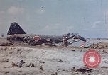 Standbild 4 US-Marine Division in der Schlacht Marshall Inseln, 1944, aus Sekunde 10 historischem Filmmaterial Videoclip 65675052298