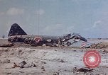 Standbild 4 US-Marine Division in der Schlacht Marshall Inseln, 1944, aus Sekunde 12 historischem Filmmaterial Videoclip 65675052298