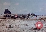 Standbild 4 US-Marine Division in der Schlacht Marshall Inseln, 1944, aus Sekunde 13 historischem Filmmaterial Videoclip 65675052298
