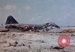 Standbild 4 US-Marine Division in der Schlacht Marshall Inseln, 1944, aus Sekunde 14 historischem Filmmaterial Videoclip 65675052298