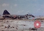 Standbild 4 US-Marine Division in der Schlacht Marshall Inseln, 1944, aus Sekunde 15 historischem Filmmaterial Videoclip 65675052298