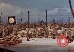 Standbild 4 US-Marine Division in der Schlacht Marshall Inseln, 1944, aus Sekunde 25 historischem Filmmaterial Videoclip 65675052298