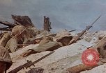 Standbild 4 US-Marine Division in der Schlacht Marshall Inseln, 1944, aus Sekunde 44 historischem Filmmaterial Videoclip 65675052298