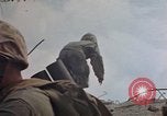 Standbild 4 US-Marine Division in der Schlacht Marshall Inseln, 1944, aus Sekunde 60 historischem Filmmaterial Videoclip 65675052298