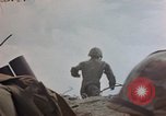 Standbild 4 US-Marine Division in der Schlacht Marshall Inseln, 1944, aus Sekunde 61 historischem Filmmaterial Videoclip 65675052298
