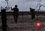 Standbild USA Soldaten Vietnam Bien Hoa Air Base, 1968, aus Sekunde 4 historischem Filmmaterial Videoclip 65675052302