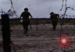 Standbild USA Soldaten Vietnam Bien Hoa Air Base, 1968, aus Sekunde 5 historischem Filmmaterial Videoclip 65675052302