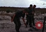 Standbild USA Soldaten Vietnam Bien Hoa Air Base, 1968, aus Sekunde 6 historischem Filmmaterial Videoclip 65675052302