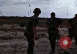 Standbild USA Soldaten Vietnam Bien Hoa Air Base, 1968, aus Sekunde 7 historischem Filmmaterial Videoclip 65675052302