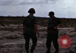 Standbild USA Soldaten Vietnam Bien Hoa Air Base, 1968, aus Sekunde 8 historischem Filmmaterial Videoclip 65675052302