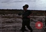 Standbild USA Soldaten Vietnam Bien Hoa Air Base, 1968, aus Sekunde 10 historischem Filmmaterial Videoclip 65675052302