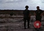 Standbild USA Soldaten Vietnam Bien Hoa Air Base, 1968, aus Sekunde 13 historischem Filmmaterial Videoclip 65675052302