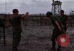 Standbild USA Soldaten Vietnam Bien Hoa Air Base, 1968, aus Sekunde 21 historischem Filmmaterial Videoclip 65675052302