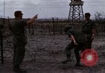 Standbild USA Soldaten Vietnam Bien Hoa Air Base, 1968, aus Sekunde 24 historischem Filmmaterial Videoclip 65675052302